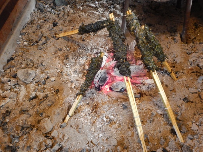ホンダワラとアカモクの串目（唐辛子味噌焼き）